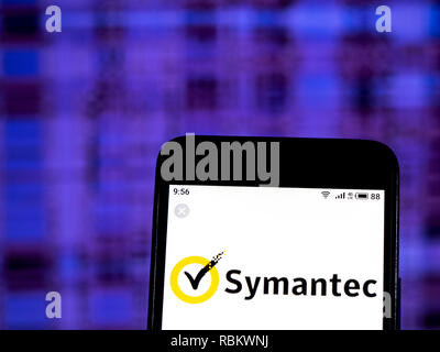 Kiew, Ukraine. 10 Jan, 2019. Symantec Software Company Logo gesehen auf einem Smartphone angezeigt. Quelle: Igor Golovniov/SOPA Images/ZUMA Draht/Alamy leben Nachrichten Stockfoto