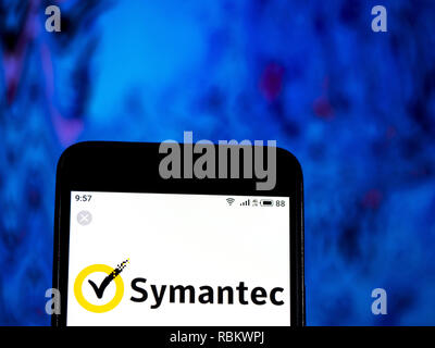 Kiew, Ukraine. 10 Jan, 2019. Symantec Software Company Logo gesehen auf einem Smartphone angezeigt. Quelle: Igor Golovniov/SOPA Images/ZUMA Draht/Alamy leben Nachrichten Stockfoto