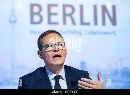 Berlin, Deutschland. 11 Jan, 2019. Michael Müller (SPD), Regierender Bürgermeister von Berlin, kommentiert die rot-rot-grüne Regierung Agenda für 2019 auf einer Pressekonferenz in der Smart-Forum am Fraunhofer Heinrich-Hertz-Institut. Quelle: Bernd von Jutrczenka/dpa/Alamy leben Nachrichten Stockfoto