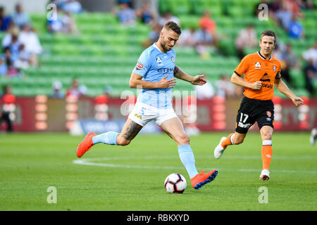 AAMI Park, Melbourne, Australien. 11 Jan, 2019. Eine Liga Fußball, die Stadt Melbourne und Brisbane Roar; Bart Schenkeveld von Melbourne City bewegt den Ball über das Feld Credit: Aktion plus Sport/Alamy leben Nachrichten Stockfoto