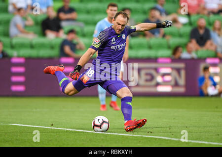 AAMI Park, Melbourne, Australien. 11 Jan, 2019. Eine Liga Fußball, Melbourne und Brisbane Roar; Joe Caletti des Brisbane Roar kickt den Ball aus der Ziel Credit: Aktion plus Sport/Alamy leben Nachrichten Stockfoto