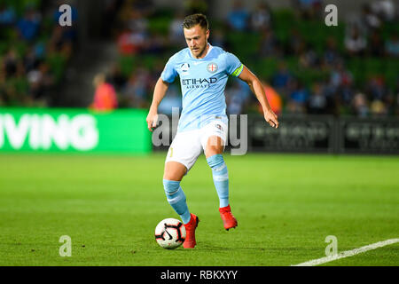 AAMI Park, Melbourne, Australien. 11 Jan, 2019. Eine Liga Fußball, die Stadt Melbourne und Brisbane Roar; Scott Jamieson von Melbourne City bewegt die Kugel entlang der Begrenzung der Credit: Aktion plus Sport/Alamy leben Nachrichten Stockfoto