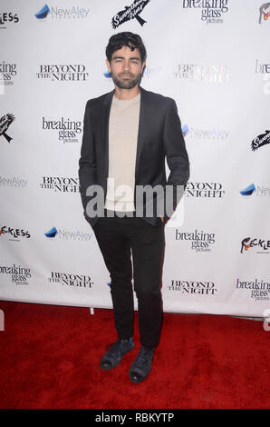 Beverly Hills, Ca. 10 Jan, 2019. Adrian Grenier am Los Angeles Premiere von Jenseits Der Nacht im Ahrya Bildende Kunst Theater in Beverly Hills, CA. 10. Januar 2019. Quelle: David Edwards/Medien Punch/Alamy leben Nachrichten Stockfoto