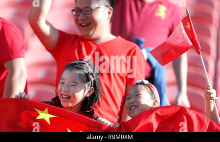 Abu Dhabi, V.A.E. 11 Jan, 2019. Fans von Team China reagieren vor der Asienmeisterschaft 2019 VAE 2019 Gruppe C Match zwischen China und den Philippinen in Abu Dhabi, U. A. E, Jan. 11, 2019. Credit: Ding Xu/Xinhua/Alamy leben Nachrichten Stockfoto