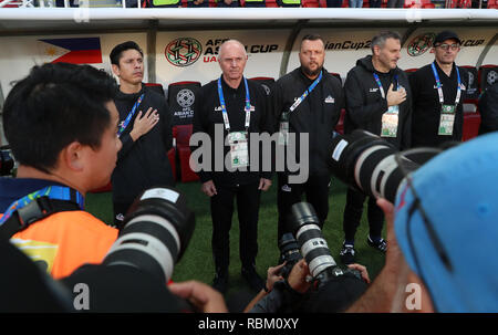 Abu Dhabi, V.A.E. 11 Jan, 2019. Head Coach Sven Goran Eriksson (3. L) der Philippinen reagiert vor dem 2019 AFC Asian Cup VAE 2019 Gruppe C Match zwischen China und den Philippinen in Abu Dhabi, U. A. E, Jan. 11, 2019. Quelle: Cao kann/Xinhua/Alamy leben Nachrichten Stockfoto