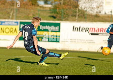 ALBUFEIRA, Algarve, Stadion Estadio da Nora, 11-01-2019, Vitesse - Livingston freundlich, Fußball, niederländischen Eredivisie Saison 2018 - 2019. Vitesse Spieler Martin Odegaard Kerben 2-1 während des Spiels Vitesse - Livingston. Stockfoto