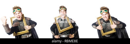 Junge lustige Mann in Rüstung Anzug Stockfoto
