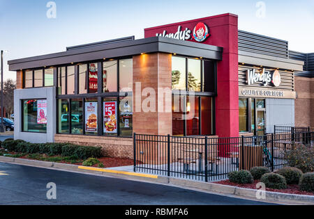 Wendy's Fast-Food-Restaurant auf Autobahn in Loganville Atlanta, Georgia, USA. Stockfoto