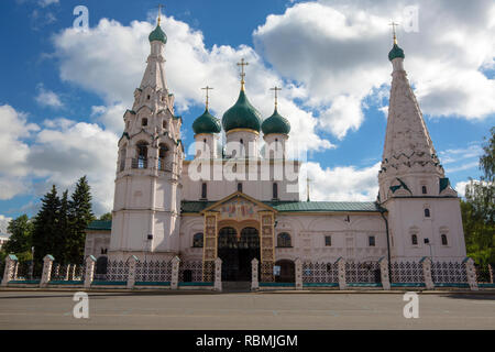 Blick auf die Kirche von dem Propheten Elia, den sowjetischen Square in Jaroslawl, Russland Stockfoto