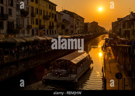 Sonnenuntergang am Naviglio Grande im Zentrum von Mailand Stockfoto