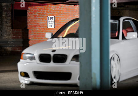 Stanced BMW E46 3er on air bag Suspension abgesenkt und geändert Stockfoto