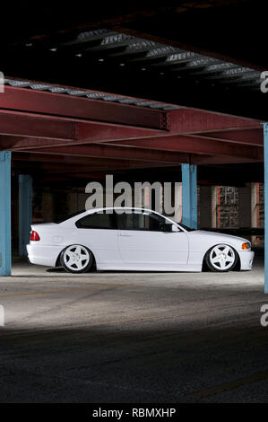 Stanced BMW E46 3er on air bag Suspension abgesenkt und geändert Stockfoto