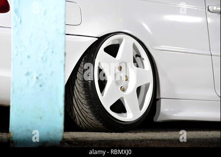 Stanced BMW E46 3er on air bag Suspension abgesenkt und geändert Stockfoto