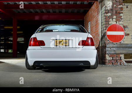 Stanced BMW E46 3er on air bag Suspension abgesenkt und geändert Stockfoto