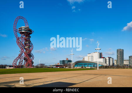 Queen Elizabeth Olympic Park in Stratford, East London, Großbritannien, mit dem arcelormittal Orbit Stockfoto