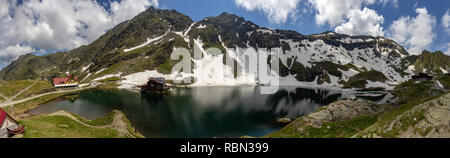 Balea See ist ein Gletschersee im Faragas Berge an der Transfagaras highway Pass Stockfoto