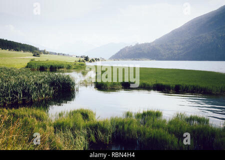 Tolle Aussicht auf die alpine Valley mit Haidersee See. Malerische und schöne Szene. Ort San Valentino Alla Muta Dorf, Italien Alp, Europa Stockfoto