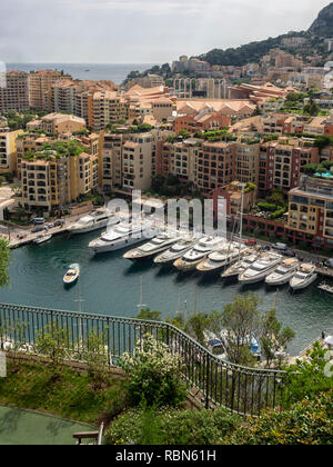 MONTE CARLO, MONACO: 26. MAI 2018: Blick auf den Hafen von Fontvieille (Port de Fontvieille) Stockfoto