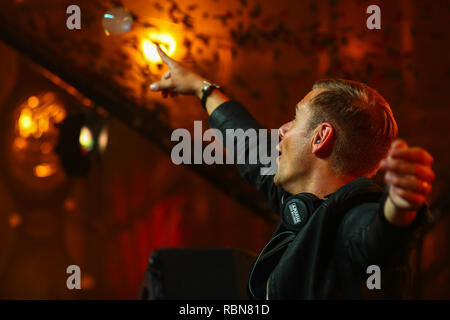 Der niederländische Superstar-DJ Armin Van Buuren Drucker-emulation Live at tomorrowland Electronic Dance Music Festival Stockfoto