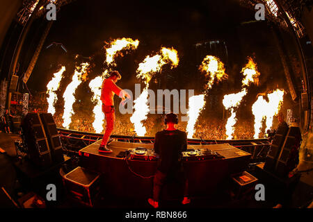 Die chainsmokers Live bei Ultra music Electronic Dance Music Festival auch als ultra-Festival oder ultra Music Festival bekannt Stockfoto