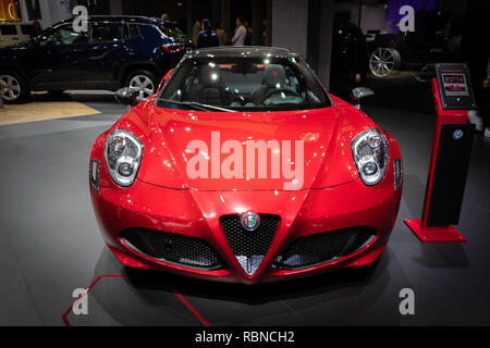 Brüssel - Jan 10, 2018: Alfa Romeo 4C Spider Sport Auto an der Brussels Expo Autosalon Motor Show präsentiert. Stockfoto