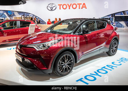 Brüssel - Jan 10, 2018: Das neue Toyota C-HR Kleinwagen Crossover-SUV Auto an der Brussels Expo Autosalon Motor Show präsentiert. Stockfoto