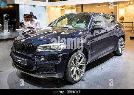 Brüssel - Jan 10, 2018: BMW X6 mid-size luxury Crossover-SUV Auto an der Brussels Expo Autosalon Motor Show präsentiert. Stockfoto