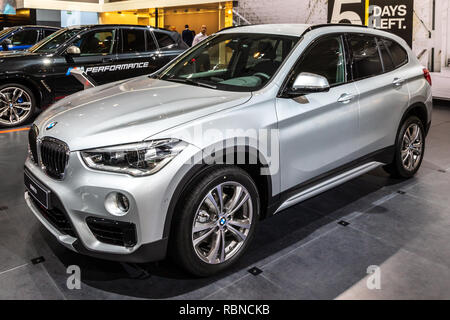 Brüssel - Jan 10, 2018: BMW X1 kleine SUV Auto an der Brussels Expo Autosalon Motor Show präsentiert. Stockfoto