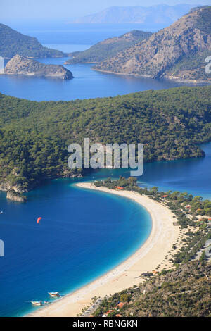 Küste und Strand; Oludeniz Fethiye, vertikale full frame Stockfoto