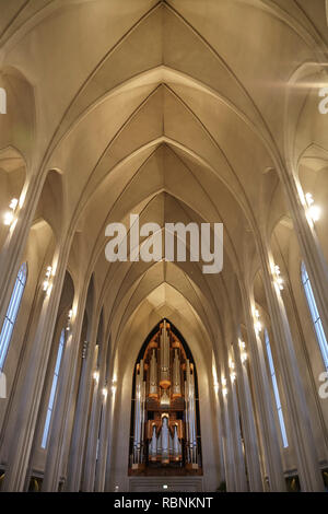 Orgel der Kirche Hallgrimskirkja in Reykjavik. Stockfoto