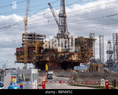 Die Oberseite des Shell Brent Offshore Plattform abgebaut werden und in der Lage, UK, Seaton Port, Seaton Carew, Hartlepool, County Durham, UK recycelt. Stockfoto