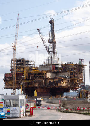 Die Oberseite des Shell Brent Offshore Plattform abgebaut werden und in der Lage, UK, Seaton Port, Seaton Carew, Hartlepool, County Durham, UK recycelt. Stockfoto