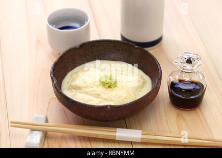 Yuba (Tofu Haut) Sashimi, Japanisch vegetarisches Essen/Tofu Haut macht durch Überfliegen die Haut aus heißen soymilk. Stockfoto