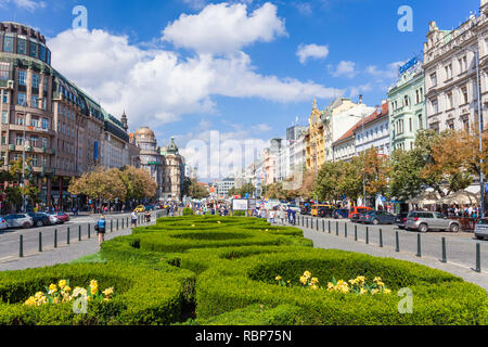 Prag Wenzelsplatz, Prager Gärten in der Mitte der breiten Boulevard mit Geschäften Hotels und Gärten im historischen Zentrum in Prag in der Tschechischen Republik Europa Stockfoto