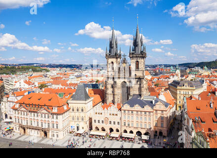 Prag Teynkirche Vorderansicht der Kirche der Muttergottes vor dem Tyn in der Altstadt Platz Staromestske Namesti Staré Město Prag Tschechische Republik Europa Stockfoto