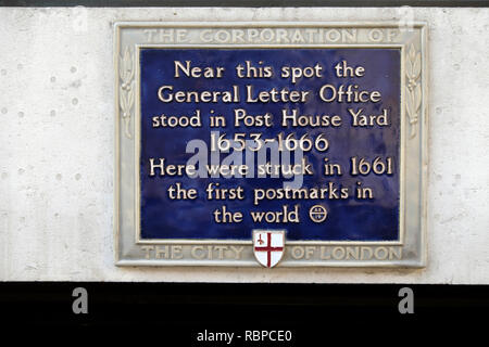 Corporation of London blaue Kachel Plakette Zeichen erste Stempel unterzeichnet am General Letter Office 1661 in der City of London England UK KATHY DEWITT Stockfoto