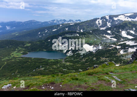 Zwei der sieben Rila Seen in der Nähe von Sofia, Bulgarien. Sie sind eine Reihe von Gletscherseen im Rila Nationalpark Stockfoto