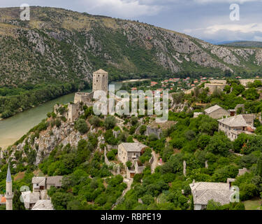 Blick auf Festung und Pocitelj Neretva in Bosnien und Herzegowina Stockfoto