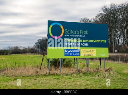 Werbeanzeige für Werbetafeln für kommerzielle Landentwicklung, Salters Park, Buccleuch Estates, Dalkeith, Midlothian, Schottland, Großbritannien Stockfoto