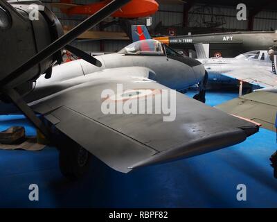 (IB-427) De Havilland DH 100 Vampire FB 52, Musée de l'Epopée de l'industrie et de l'Aéronautique, Bild 1. Stockfoto