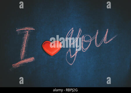 Happy Valentine's Day, handschriftliche Chalk Beschriftung ich liebe Dich. Stockfoto