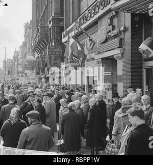 1 mei Grote drukte van toeristen in Amsterdam, Bestanddeelnr 916-3783. Stockfoto