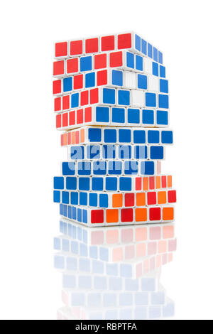 Zwei Rubik's Cube eine neue Form Stockfoto