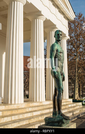 Die dorischen Tempel Theseus-Tempel, eine Nachbildung des Theseion in Athen, in der Mitte der Volksgarten, Wien, Österreich Stockfoto