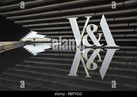 Die V&A Logo außerhalb des Victoria & Albert Museums in Dindee, Schottland Stockfoto