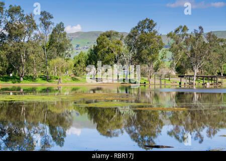 Landschaft in Cunningham See; Berge im Hintergrund, San Jose, San Francisco Bay, Kalifornien Stockfoto