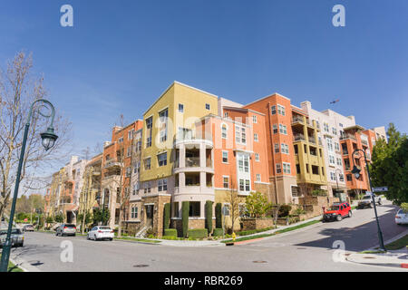 Wohnimmobilien mehrfamilien Gebäude an einer Ecke auf Telekommunikation Hügel, San Jose, Kalifornien Stockfoto