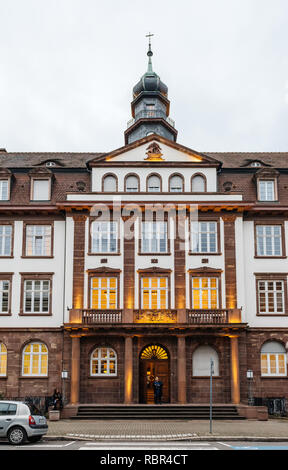 Straßburg, Frankreich - Jan 31, 2018: Vorderansicht des wunderschönen französischen Architektur der privaten Schule Sainte-Clotilde luxus Bildung in Straßburg, Elsass Stockfoto