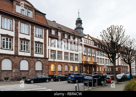 Straßburg, Frankreich - Jan 31, 2018: Street View fo schöne französische Architektur der privaten Schule Sainte-Clotilde Fassade luxus Bildung in Straßburg, Elsass Stockfoto