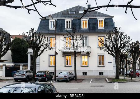 Straßburg, Frankreich - Jan 31, 2018: Großes Haus in der Dämmerung in Straßburg, Elsass in der Dämmerung auf dem Boulevard Tauler Stockfoto